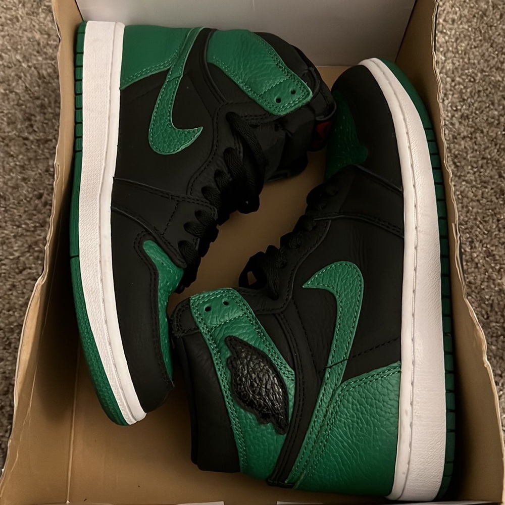 Air Jordan 1 Retro High OG Pine Green